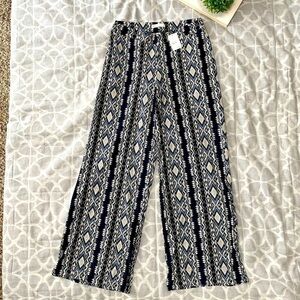 𝅺NWT Cato slinky wide leg Boho pant size S